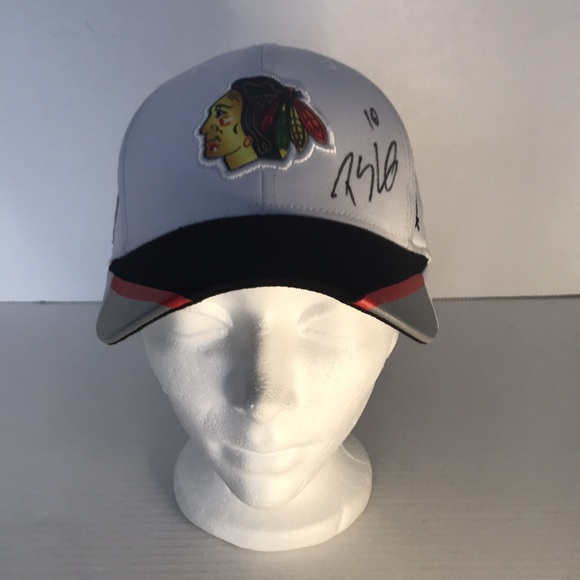 Reebok Youth Chicago Blackhawks SIGNED by Patrick Sharp #10 (2014) - Picture 3 of 9